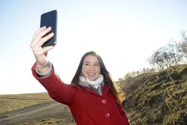 Adolescente con smartphone — Foto Stock