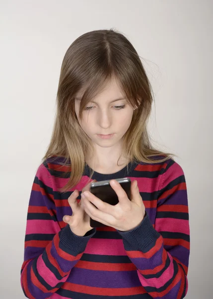 Meisje met smartphone — Stockfoto