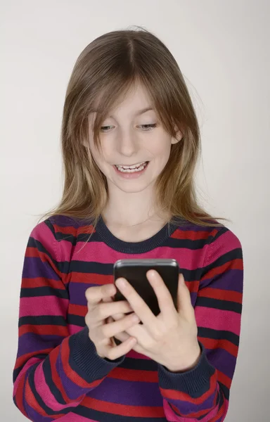 Menina com smartphone — Fotografia de Stock