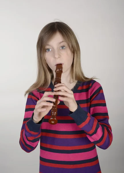 Chica jugando grabadora — Foto de Stock