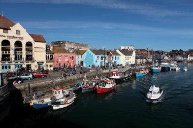 Weymouth liman parlak güneşli yaz gününde