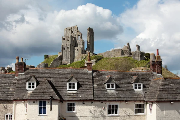 Die Ruinen des Schlosses Corfe in Dorset — Stockfoto