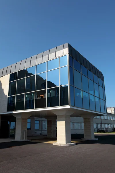 Clean architecture of a modern building in Dorset — Stock Photo, Image