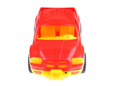 Beyaz arka planda kırmızı oyuncak araba
