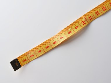 gri bir arka plan üzerinde ölçüm bandı