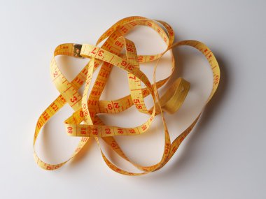 gri bir arka plan üzerinde ölçüm bandı