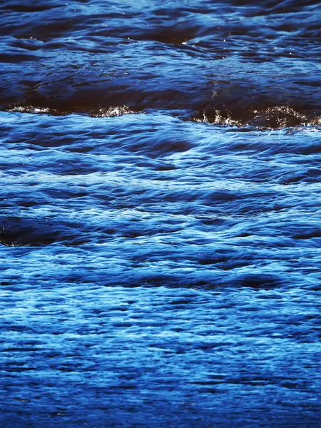 Хвилі на озері. фон — стокове фото