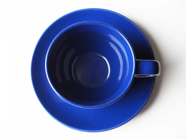 Blaue Tasse auf hellem Hintergrund — Stockfoto