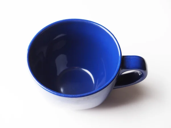 Blaue Tasse auf hellem Hintergrund — Stockfoto