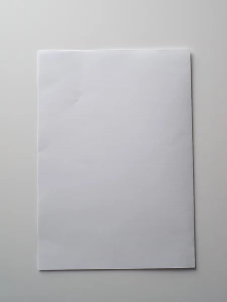 Papel a4 sobre fundo cinzento — Fotografia de Stock