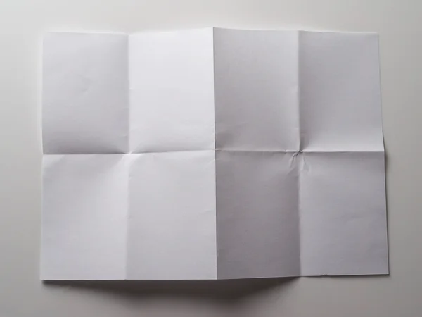 gri bir arka plan üzerinde katlanmış kağıt