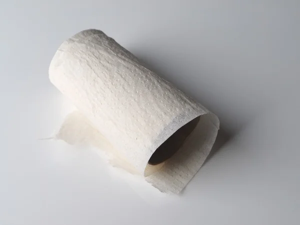 Tuvalet kağıdı hafif bir arka plan üzerinde — Stok fotoğraf