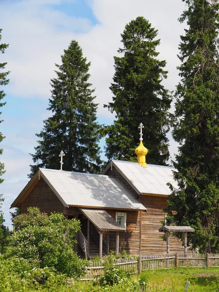 Православная церковь в деревне — стоковое фото