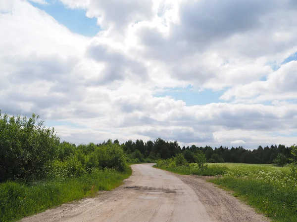 Onverharde weg in het dorp — Stockfoto