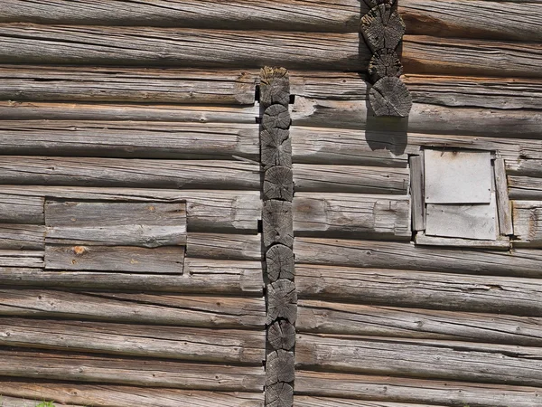 Vieux fragment de maison en bois rond — Photo