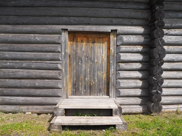 Porta in una casa di legno — Foto Stock