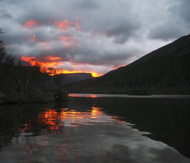 Hibiny gölde on Sunset