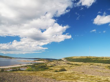 Rusya'nın Kuzey tundra üzerinde gökyüzü ve bulutlar