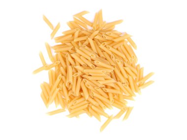 beyaz arkaplanda makarna