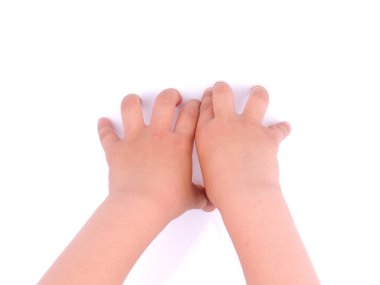 Beyaz bir arka plan üzerinde çocuk eller