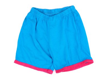 Beyaz arka planda çocuk şortu