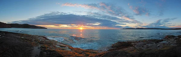 Puesta de sol en el mar de Barents. Panorama —  Fotos de Stock