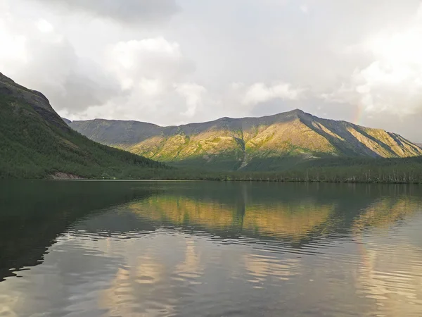 Puesta de sol en el lago en Hibiny — Foto de Stock