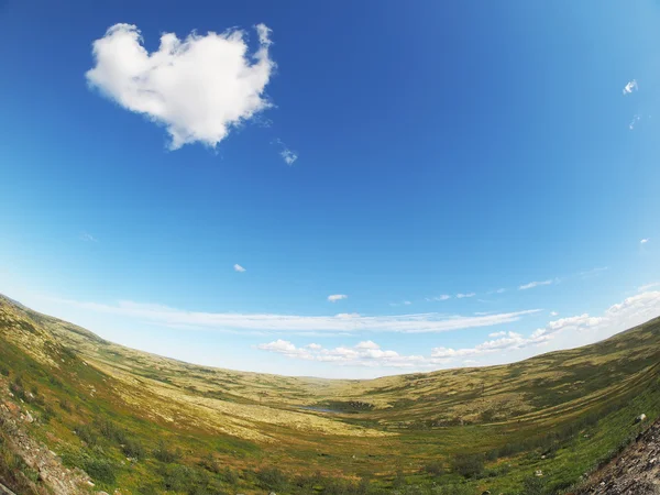 Clouds and sky over the tundra in the north of Russia — Stock Photo, Image