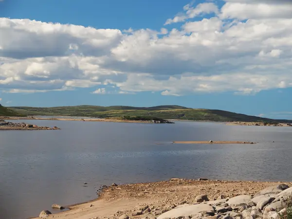 Nubes y cielo sobre la tundra en el norte de Rusia — Foto de Stock