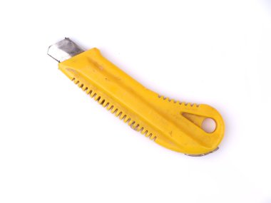 beyaz zemin üzerinde kağıt kesici