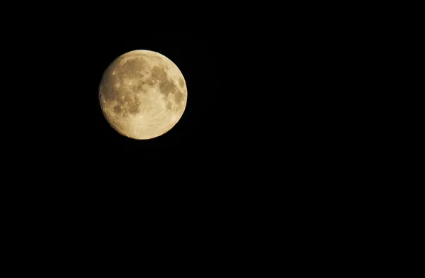 Månen på himmelen – stockfoto