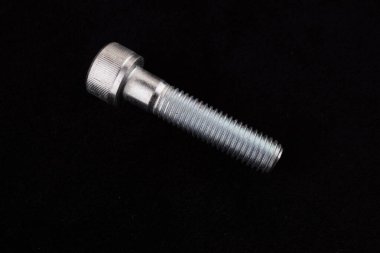 Siyah arkaplandaki cıvatalar