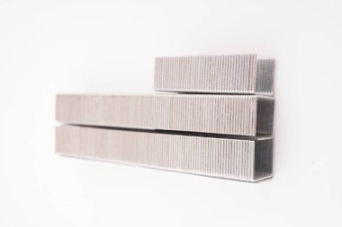 Beyaz arkaplanda inşaat zımbası zımbaları