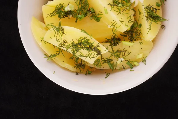 Patatas Hervidas Sobre Fondo Negro —  Fotos de Stock