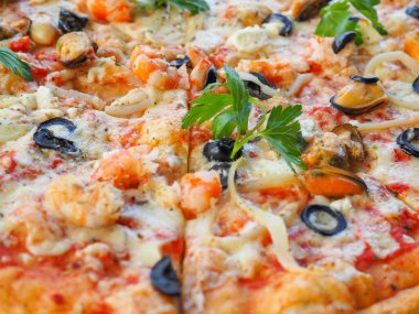 Yakın mesafeden iştah açıcı pizza. İtalyan Mutfağı