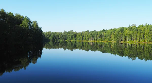 Lesní jezero. Karélie — Stock fotografie