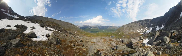 Dağlarda yaz. Panorama — Stok fotoğraf