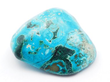 malakit taşı beyaz bir arka plan üzerinde