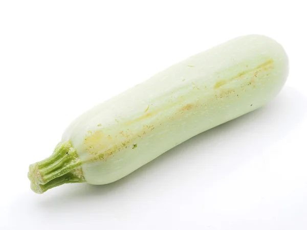 Grön zucchini på vit bakgrund — Stockfoto