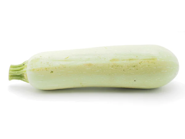 Zielona cukinia na białym tle — Zdjęcie stockowe