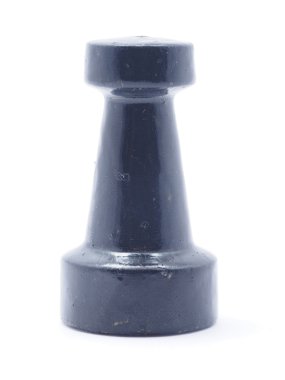 beyaz zemin üzerinde satranç