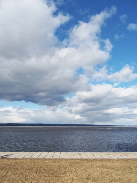Набережної озера — стокове фото