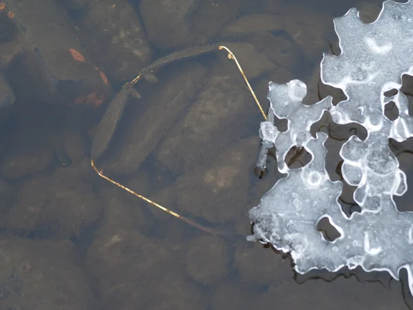 Gafas en el lago en invierno — Foto de Stock