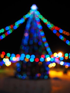 Renkli daireler ağaç