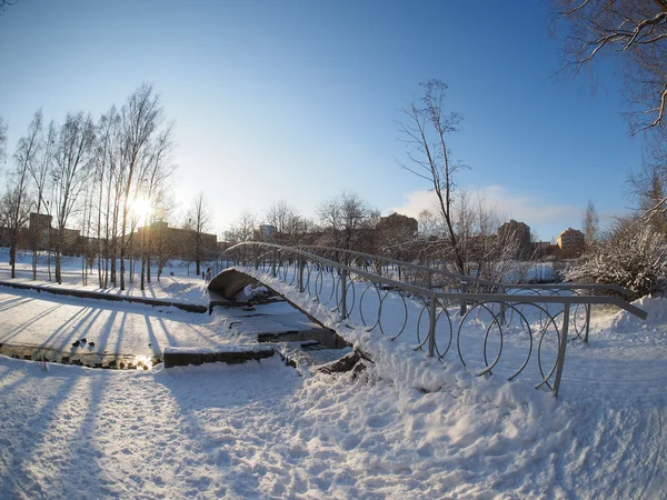 The bridge in park. Petrozavodsk, Russia. — Stock Photo, Image