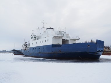 Rıhtımda eski gemiler