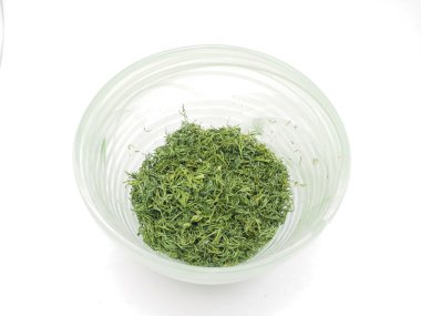 Beyaz bir arka plan üzerinde otlar baharat