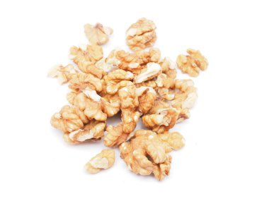 Beyaz arka planda cevizler