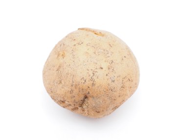 Beyaz bir arka plan üzerinde unpeeled patates