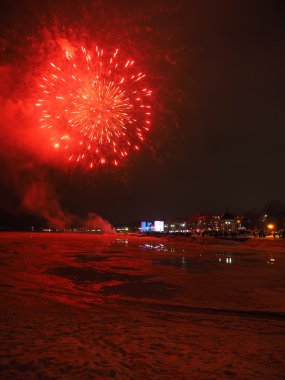 şehrin üzerinde havai fişek